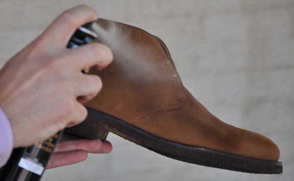 Protector de zapatos de gamuza en aerosol