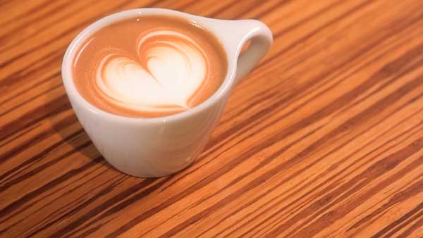 Cómo hacer un corazón en el café