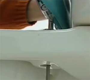 Cómo colocar una nueva tapa en el WC